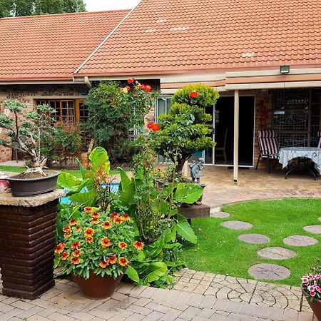 Aark Guest Lodge Vanderbijlpark Exterior foto